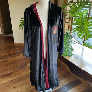 Harry Potter Premium Robe in Black Velour & Red Satin Gryffindor Youth L